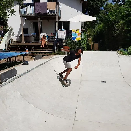Hostel Shifting Sands Surf Camp *