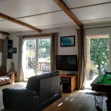 Shifting Sands Surf Camp Hostel *