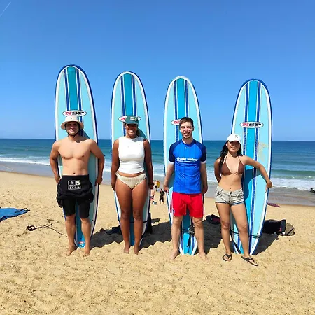 אכסניה Shifting Sands Surf Camp לבן