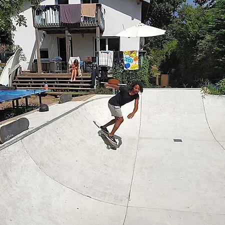 Shifting Sands Surf House Hostel *