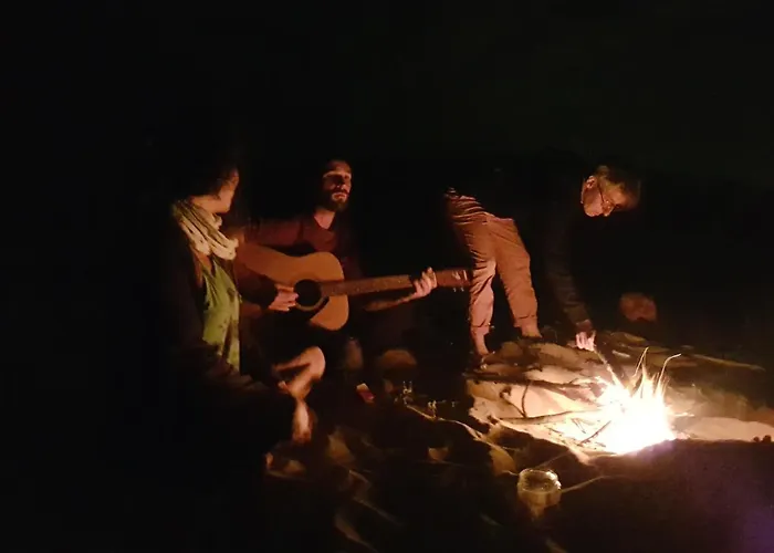 Хостел Shifting Sands Surf Camp *