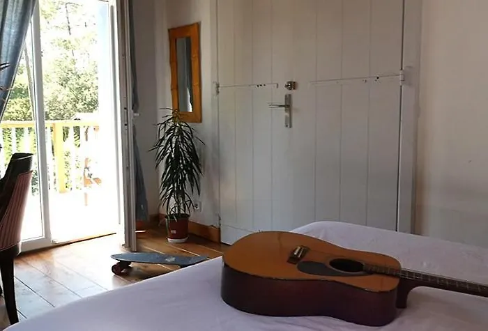 Hostal Shifting Sands Surf Camp *