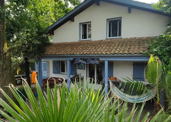 Хостел Shifting Sands Surf Camp Лабенн